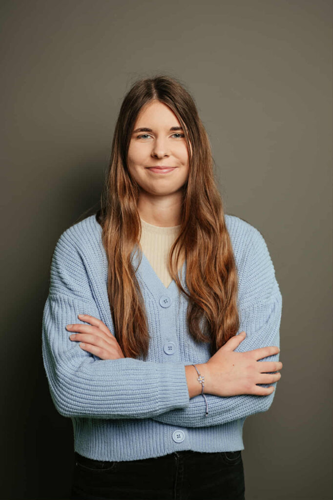 Zdjęcie Weroniki Chęcińskiej – prowadzącej korepetycje i kurs maturalny z matematyki dla uczniów szkół średnich i podstawowych, zajęcia online i stacjonarne.